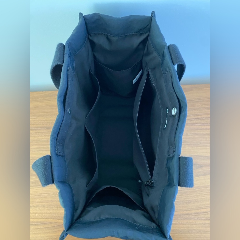 lululemon black padded boxy tote bag - Picture 14 of 15